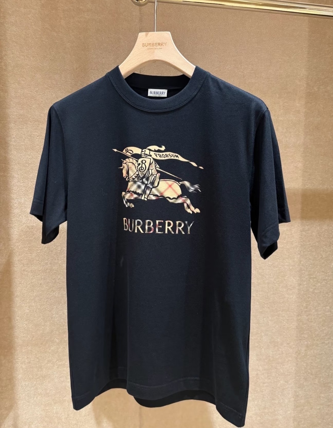 BBR 黑色 BURBERRY連戰馬印花LOGO TEE  (男女款)