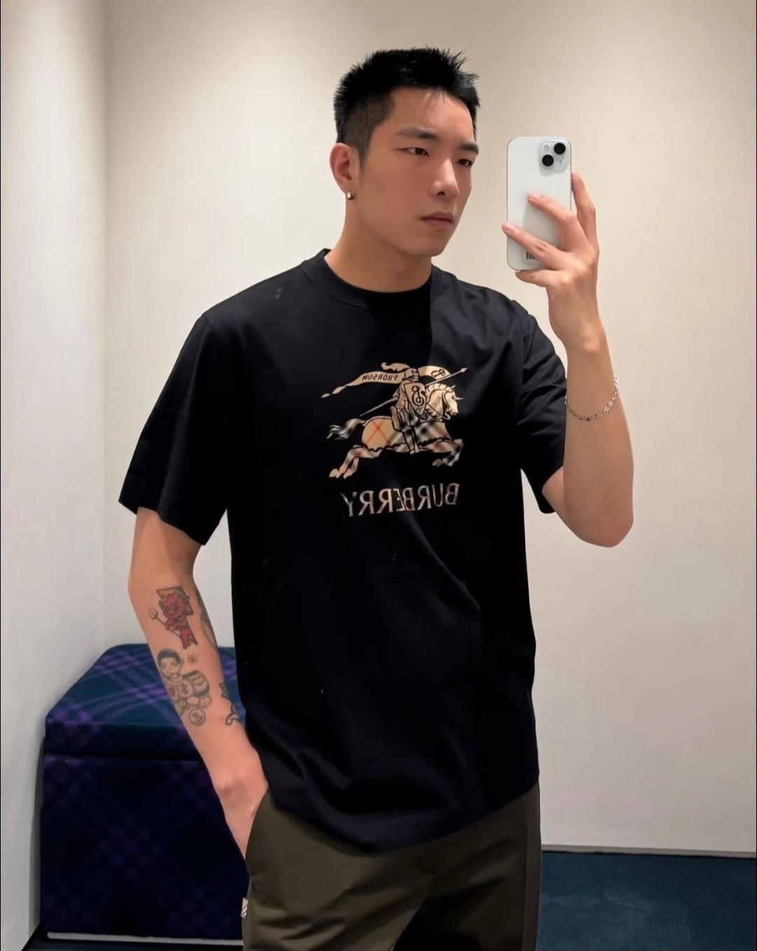 BBR 黑色 BURBERRY連戰馬印花LOGO TEE  (男女款)