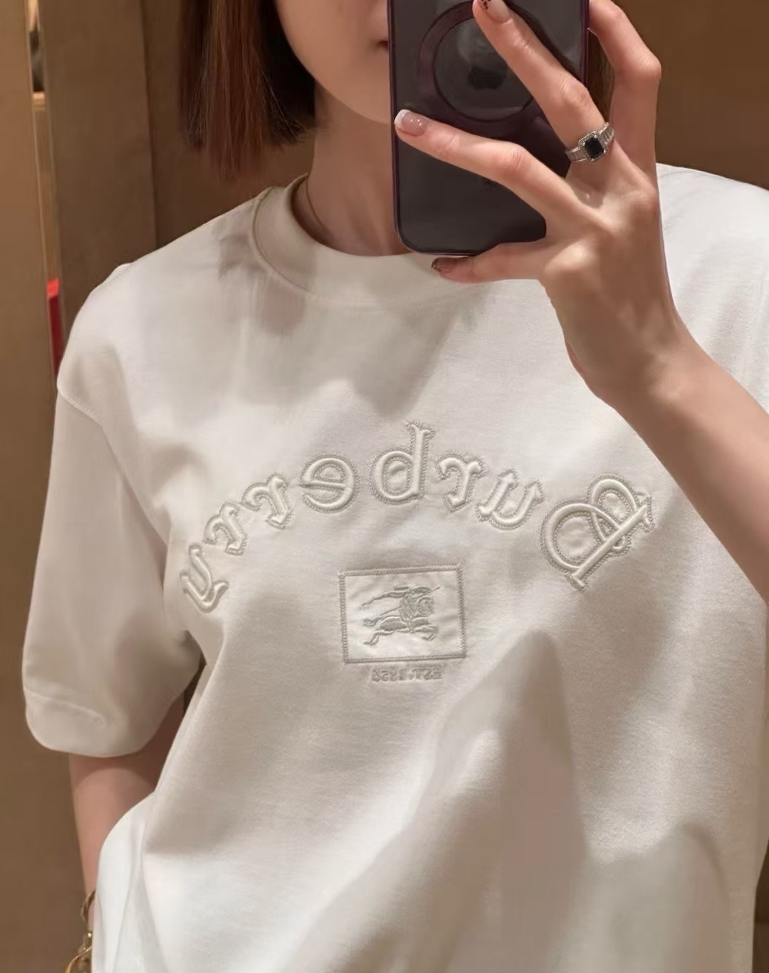 BBR 白色 BURBERRY+戰馬 EST 1856 LOGO刺繡 TEE (男女款)