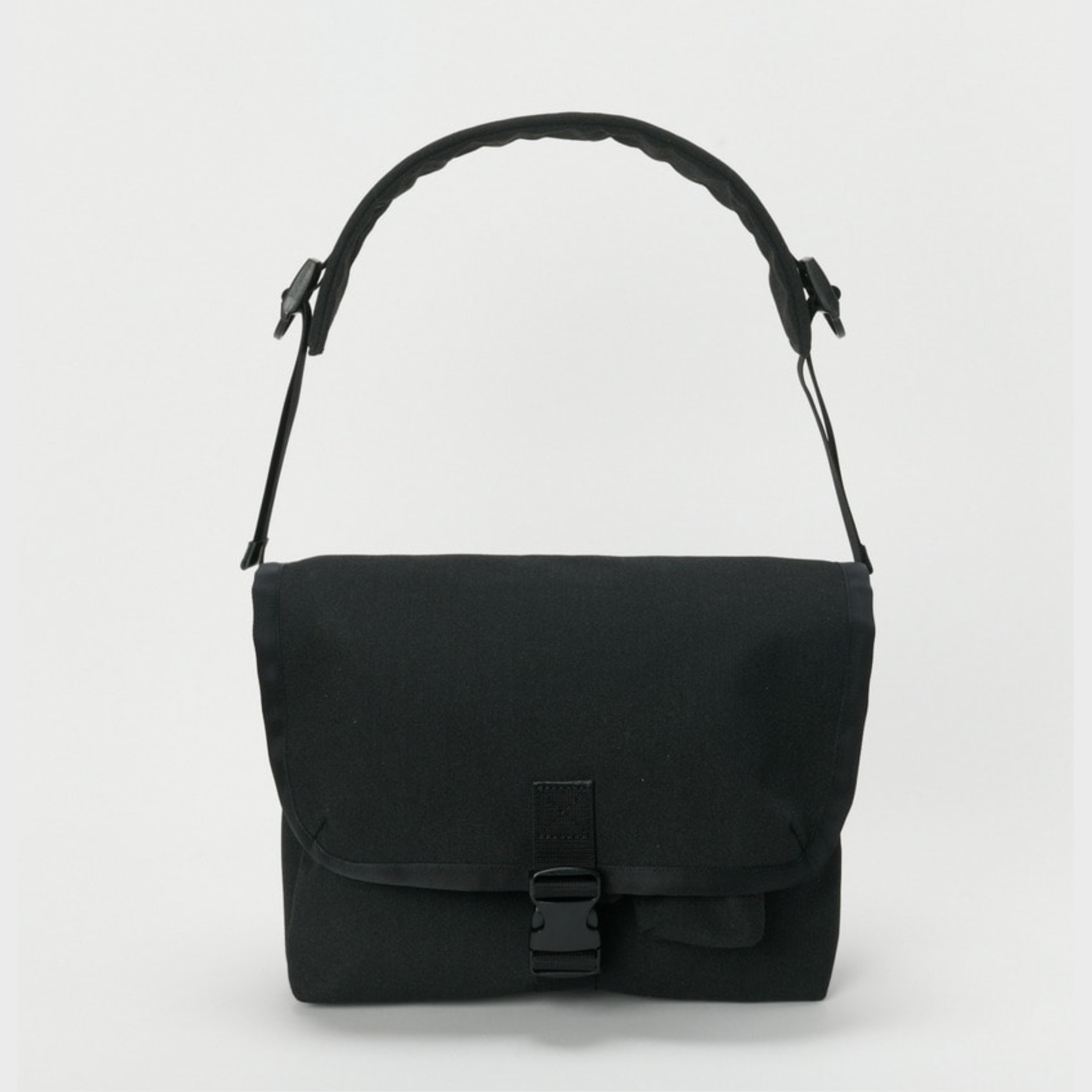 『日本連線中』2026SS Hender Scheme messenger bag small 小 郵差包