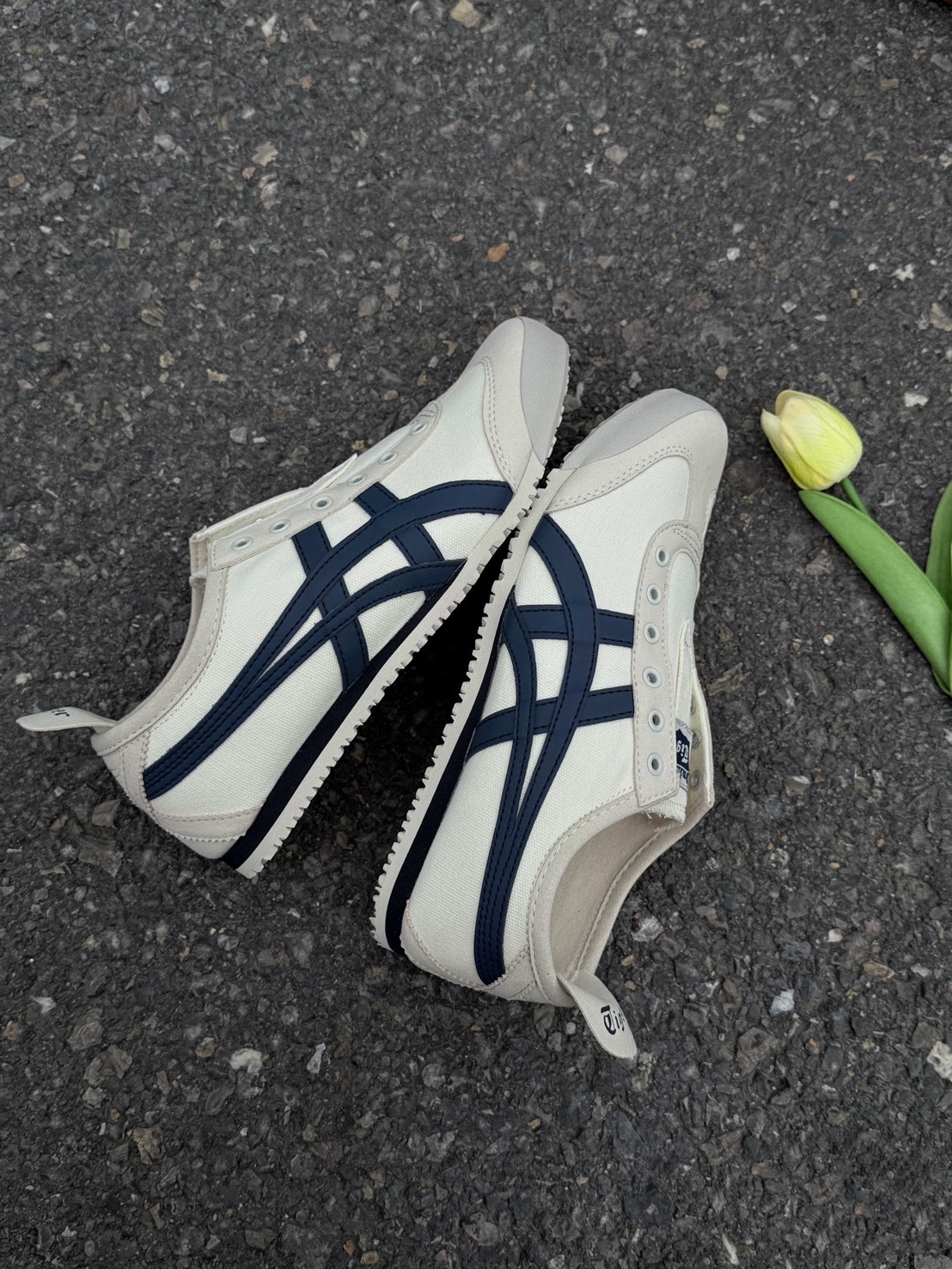 【預購】Onitsuka Tiger Tokuten 鬼塚虎 懶人鞋 帆布鞋 無鞋帶 米白 1183A360-205