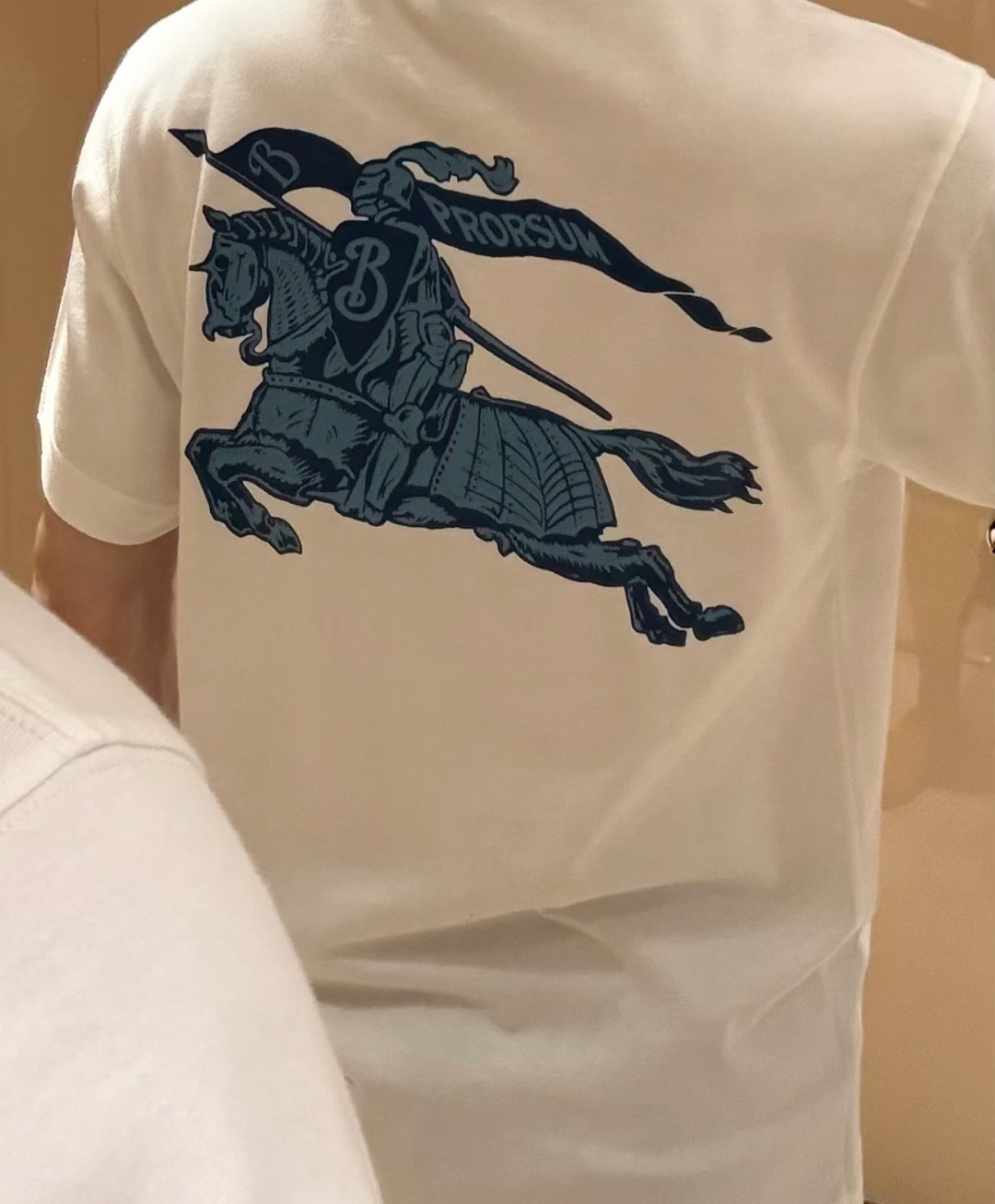 BBR 白色 藍色字BURBERRY 背後藍色戰馬LOGO TEE (男女款)