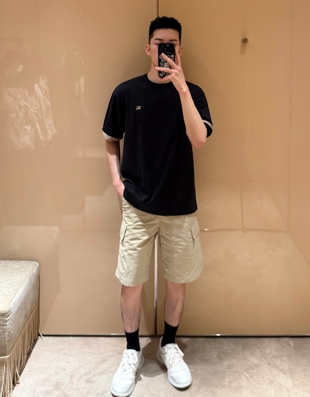 BBR 黑色 細戰馬金色LOGO 袖內有菱格 TEE (男女款)