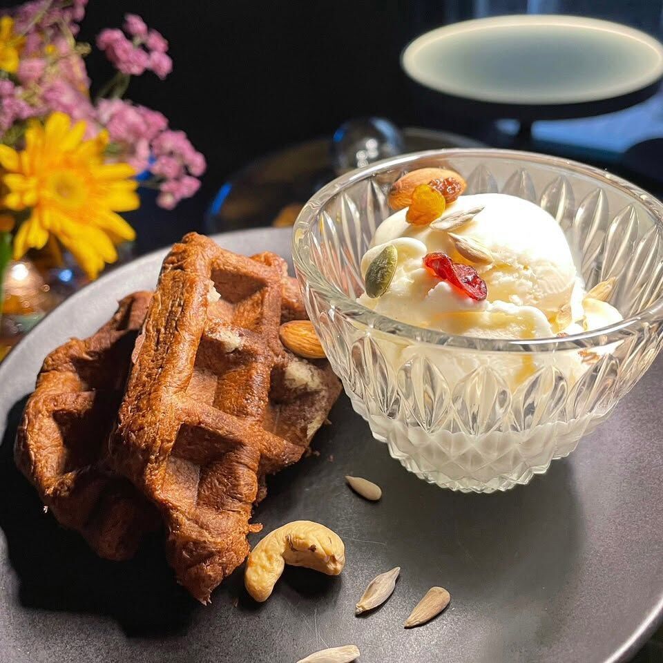 Easy lunchbox with Belgian Liege waffle and fresh fruit for kids