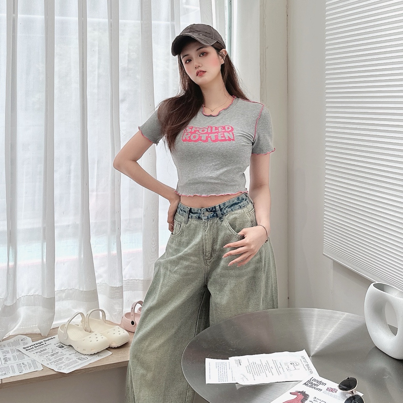 撞色木耳邊字母彈棉tee