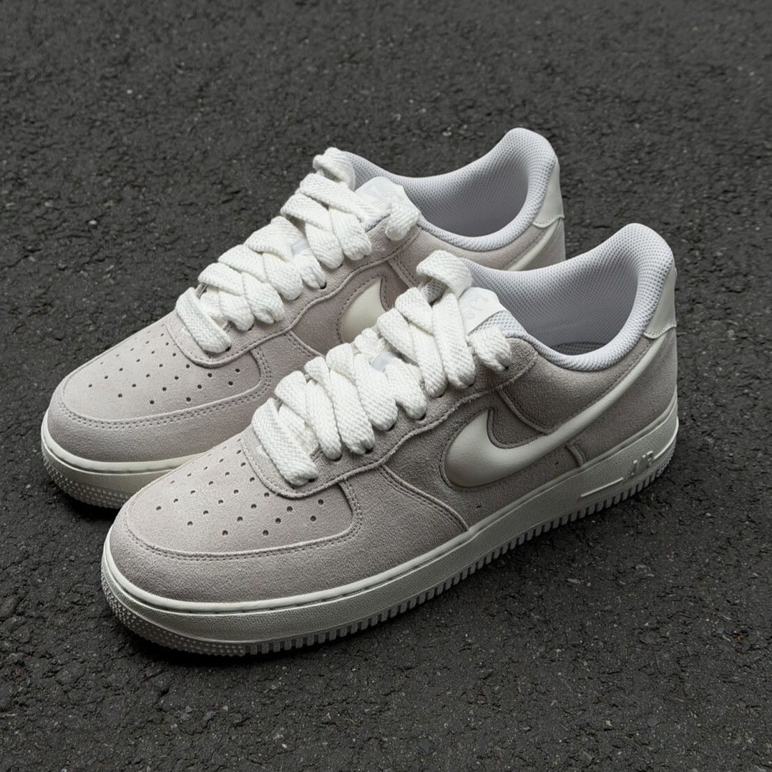 【官網限定】NIKE Air Force 1 07 LV8 麂皮立體果凍勾 煙灰色 IU7592-078 VII