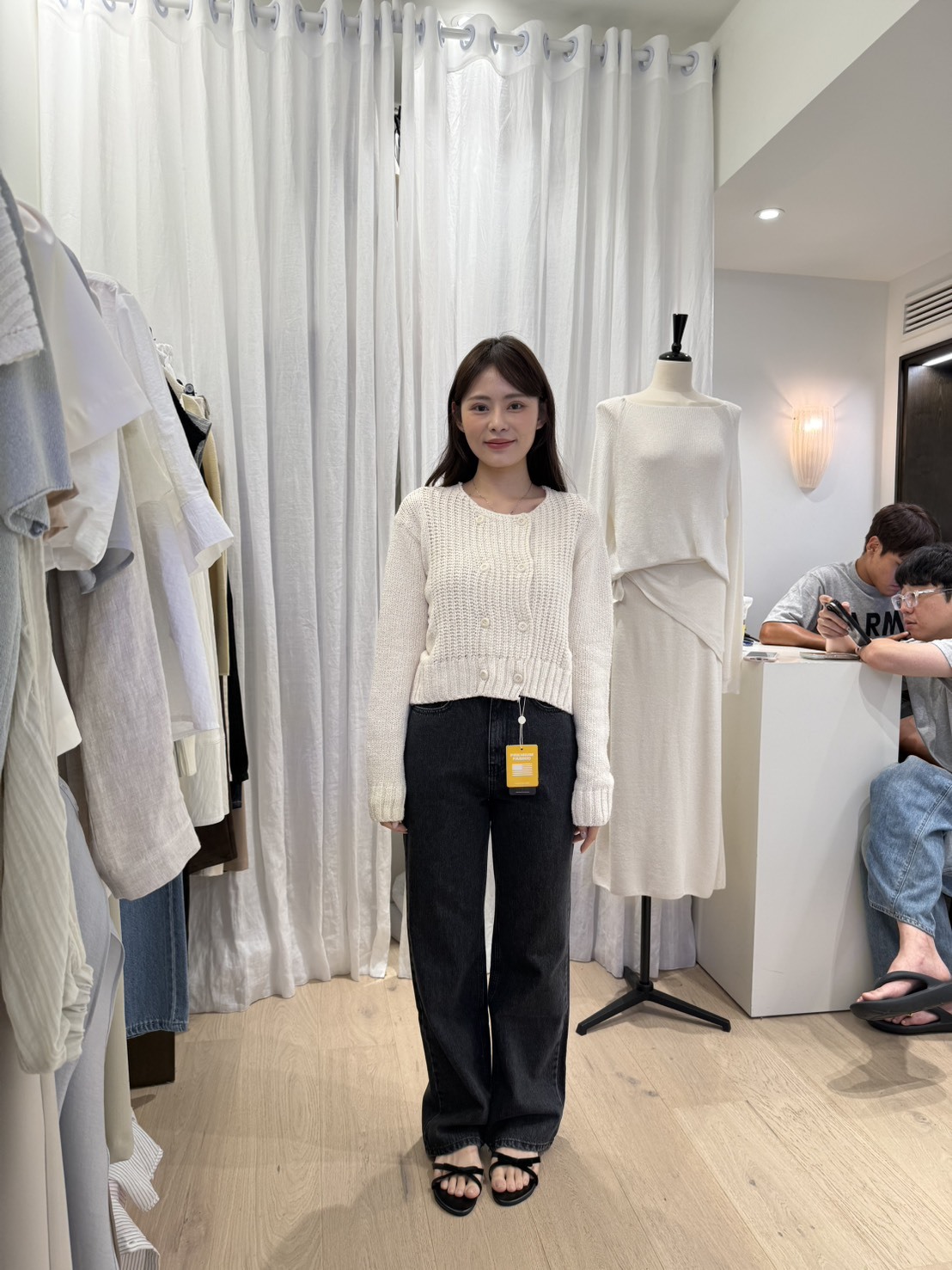 AY5308 微直筒牛仔褲 *特價貨品不設退換*