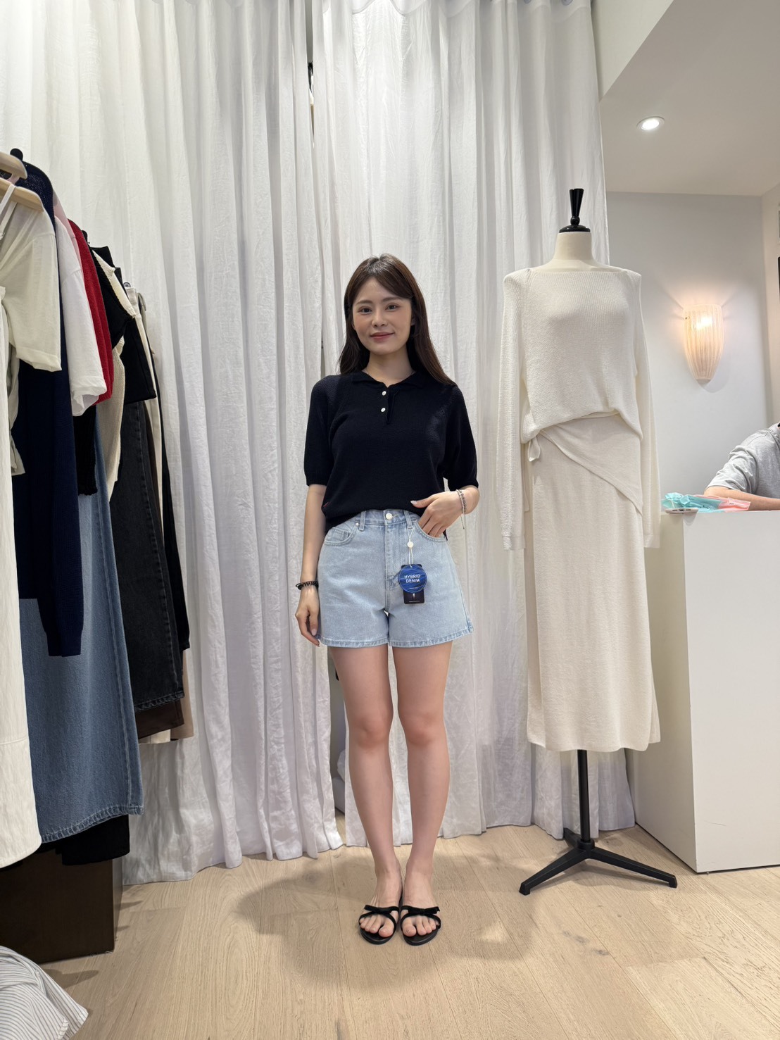 AY6406 淺藍丹寧短褲 *特價貨品不設退換*