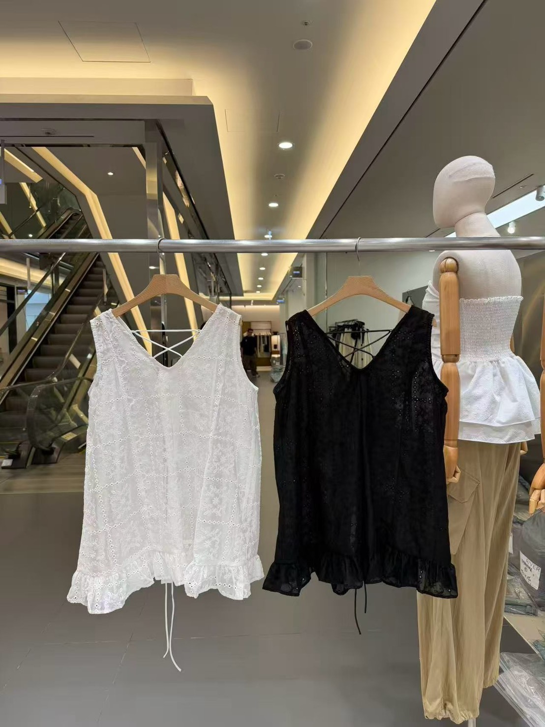 框蕾絲背綁交叉長背心