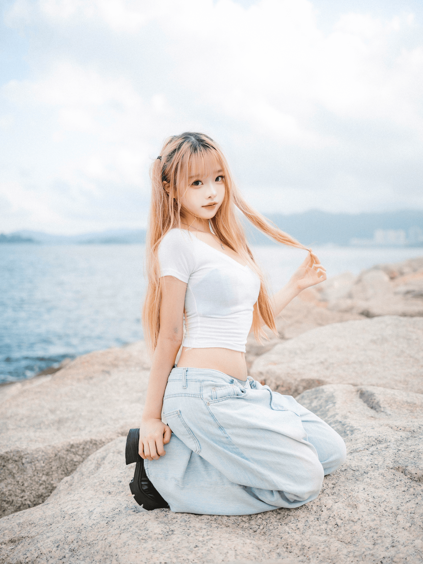 Basic Slim V-neck Tee