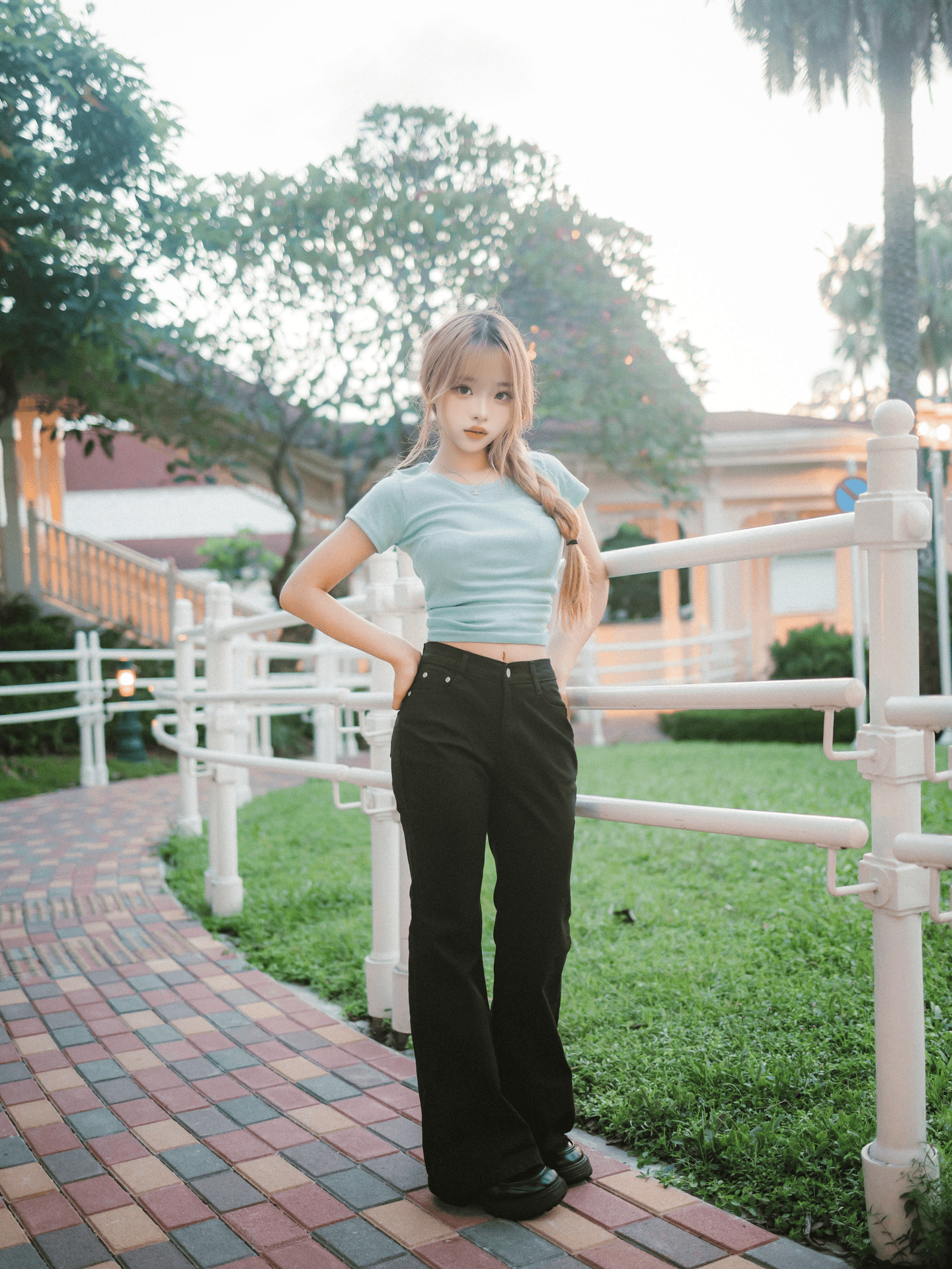 修身必備！Solid Color Flared Jeans