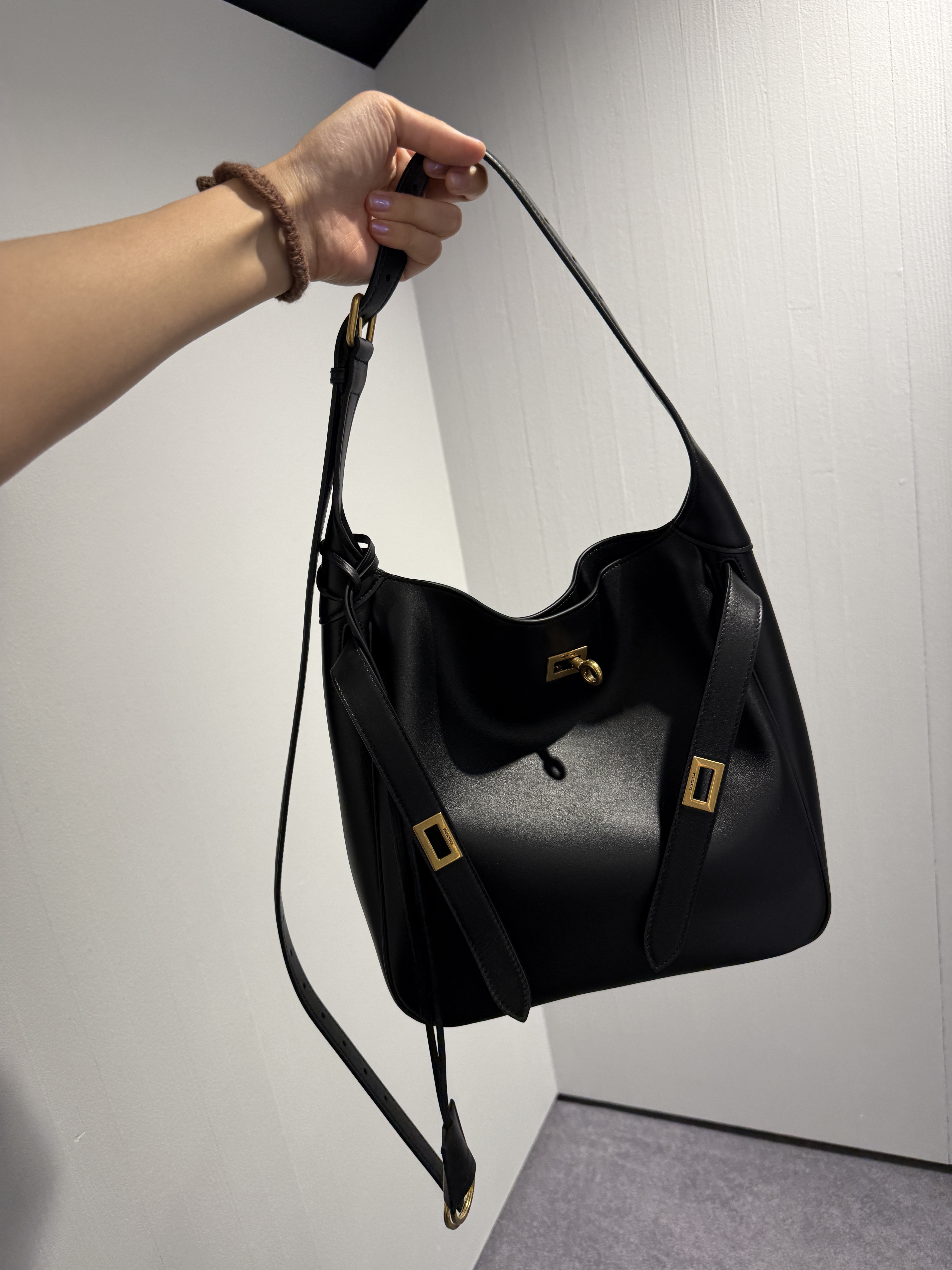 Balenciaga Bel Air Shoulder Bag medium black