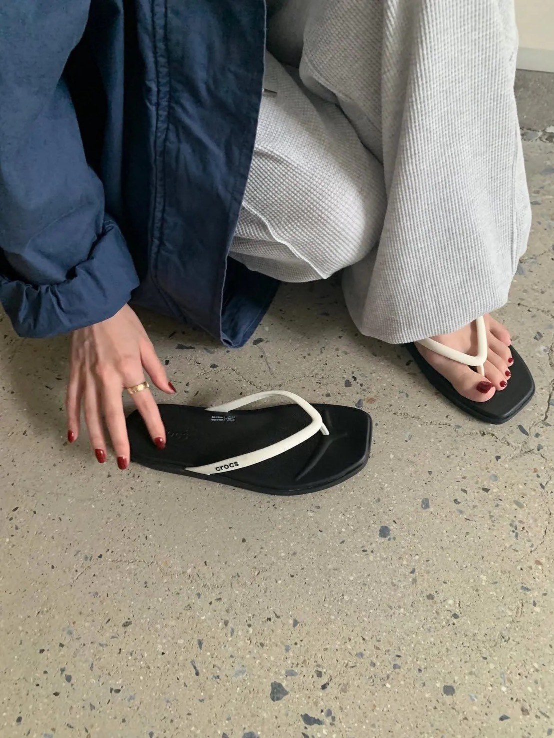〈你要的時髦感🖤〉Crocs Miami 邁阿密Two Tone Flip 撞色夾腳拖 人字拖