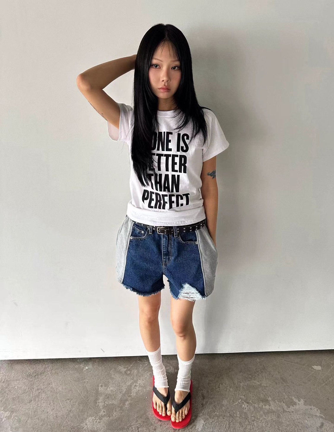 黑粗體字短袖T