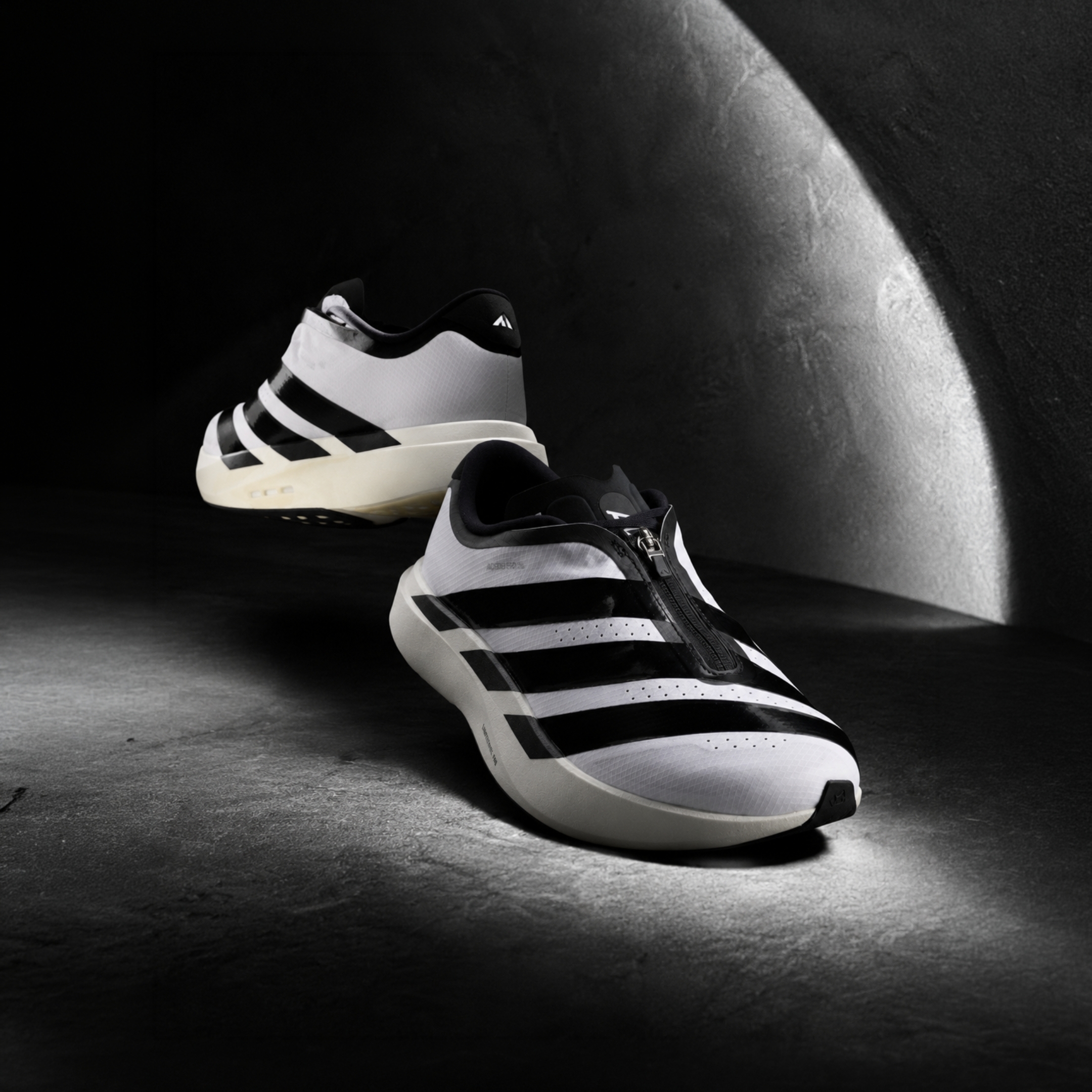 NICEDAY 代購 Adidas Adizero Evo SL Zip 白黑 黑白 運動 慢跑 機能 KH9623