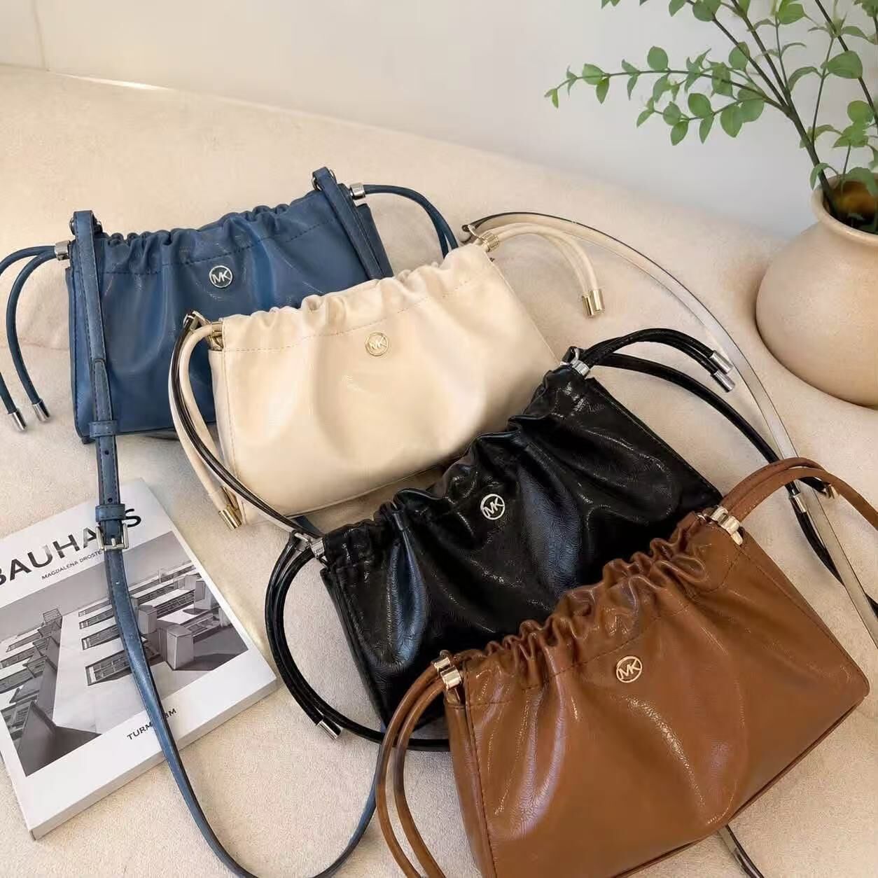 【預購】Michael Kors H071751 雲朵包
