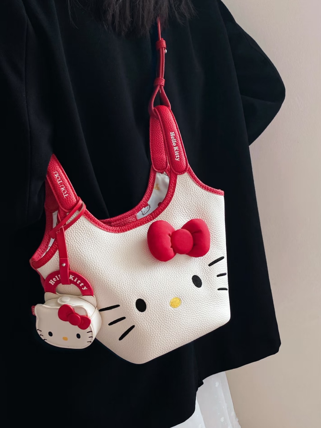 TOUTOU X HELLO KITTY MINI 耳機包吊飾 水桶包 禮盒組