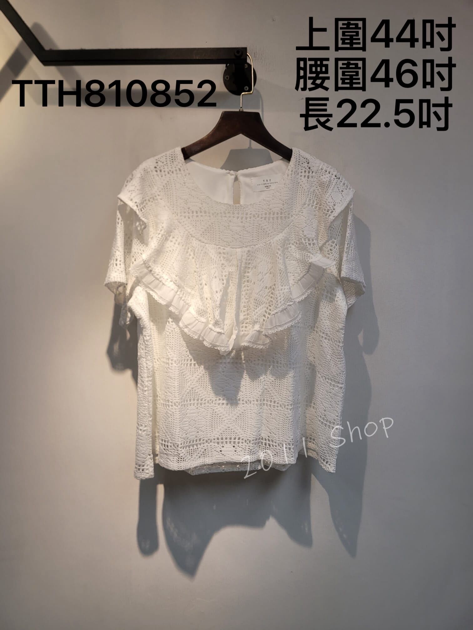 *優惠貨品不退不換* 氣質鏤空格仔花紋TOP  上圍44吋 腰圍46吋 長22.5吋  TTH810852(指定款3件包運*不夾單)