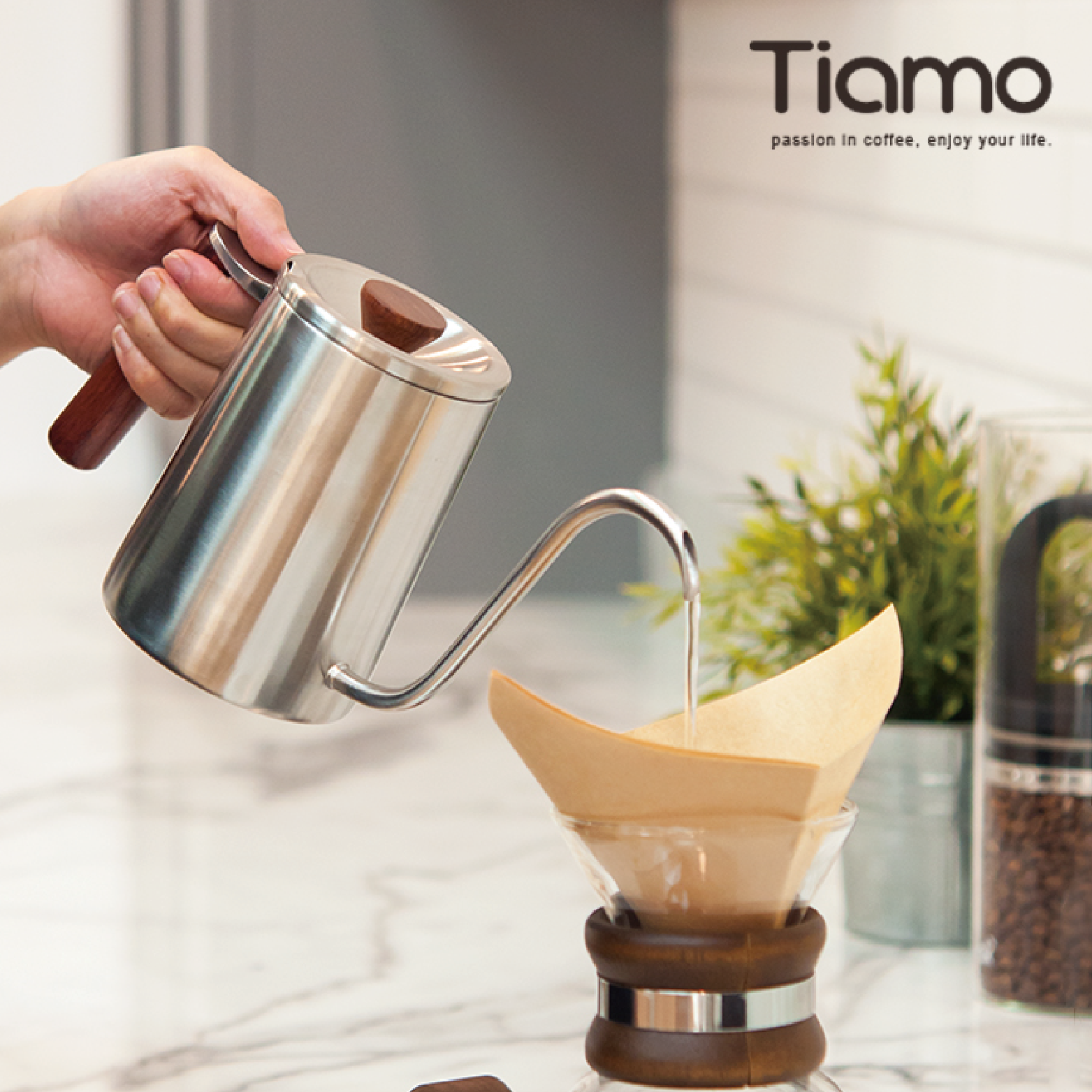 【Tiamo】 花梨木圓把手細口壺｜不鏽鋼｜600ml