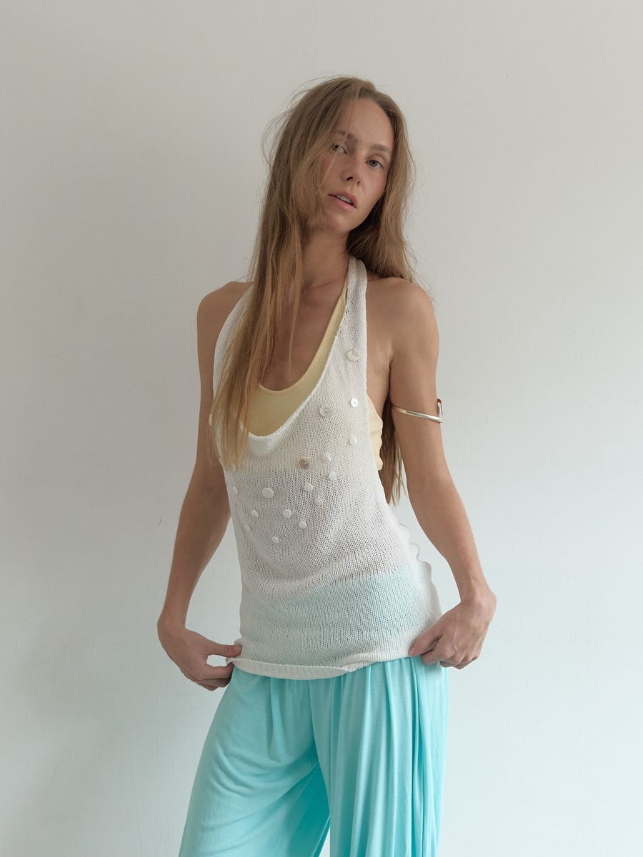 (A14)SHELL BUTTON HALTER KNIT (IVORY)