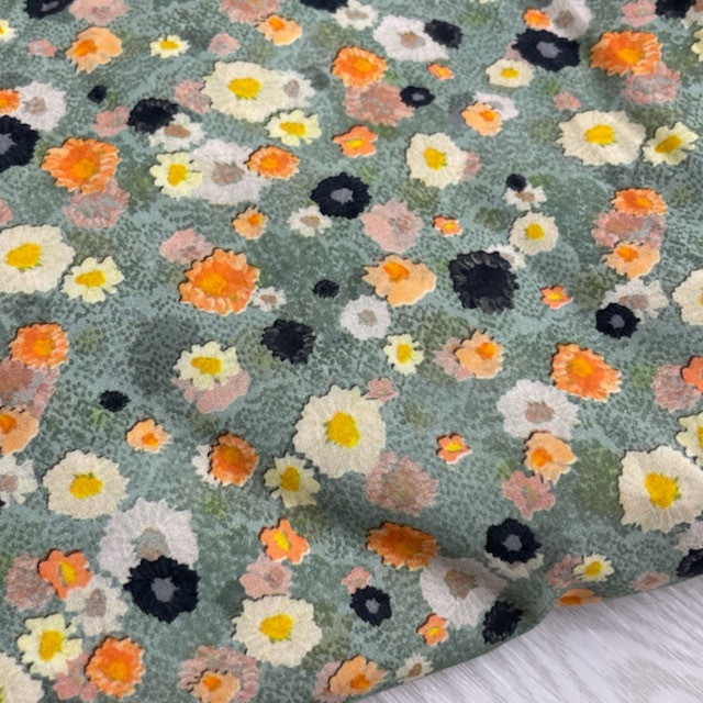 7226 綠底碎花棉綢嫘縈布料/薄軟細滑涼爽/幅寬145cm