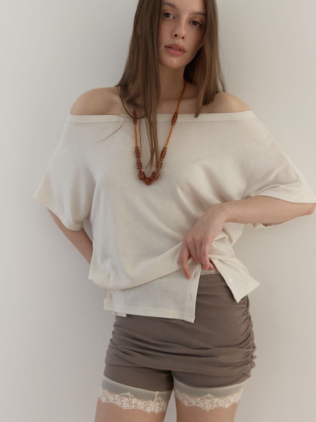 (A19)BUTTON OFF-SHOULDER T (BEIGE)