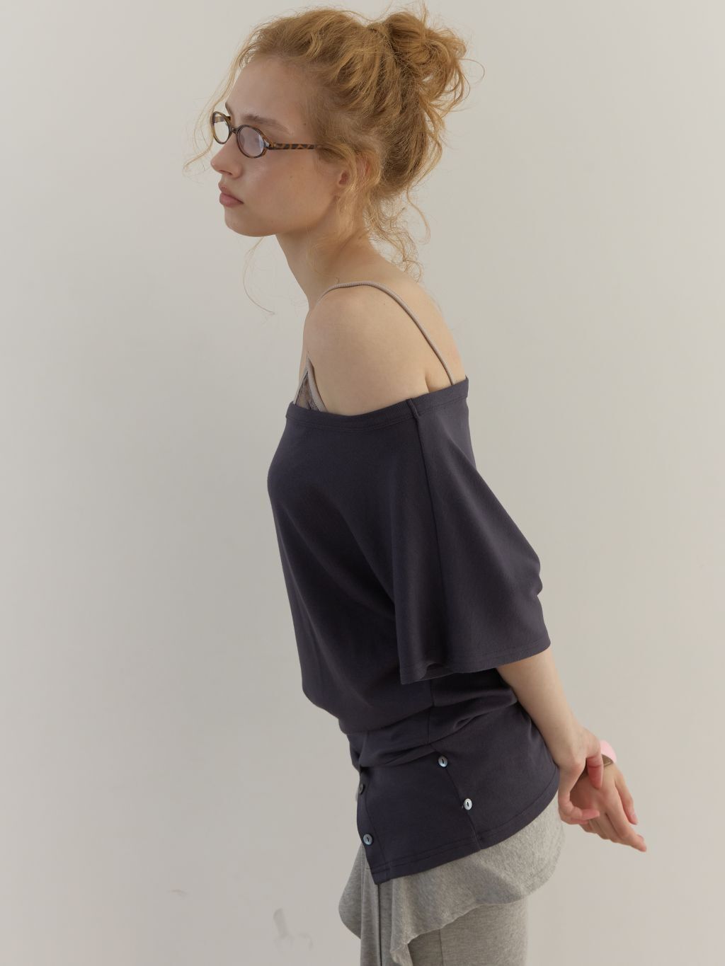 (A20)BUTTON OFF-SHOULDER T (NAVY)