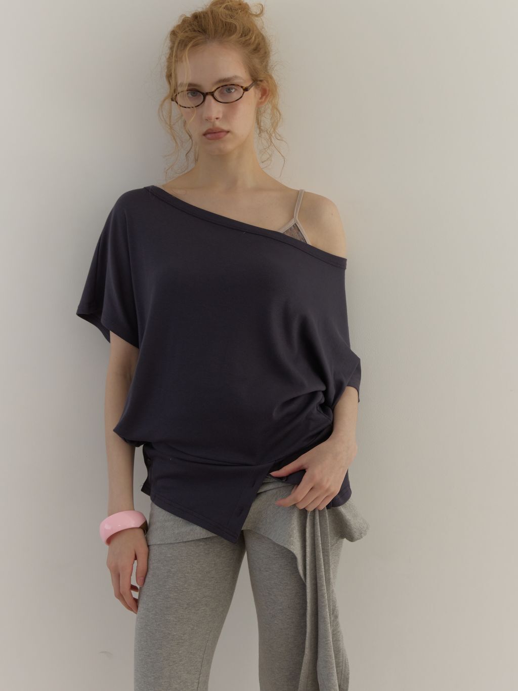 (A20)BUTTON OFF-SHOULDER T (NAVY)