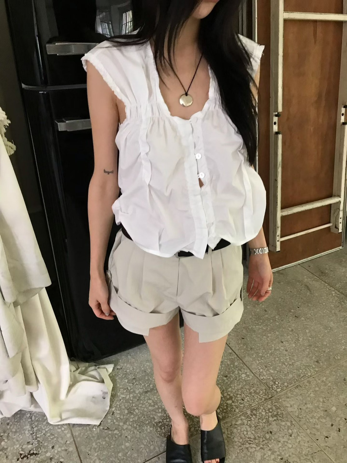 抓褶寬肩背心