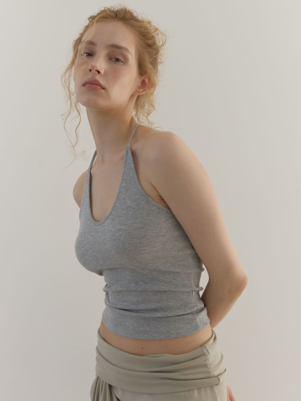 (A23)CURVE HALTER SLEEVELESS (MELANGE GREY)