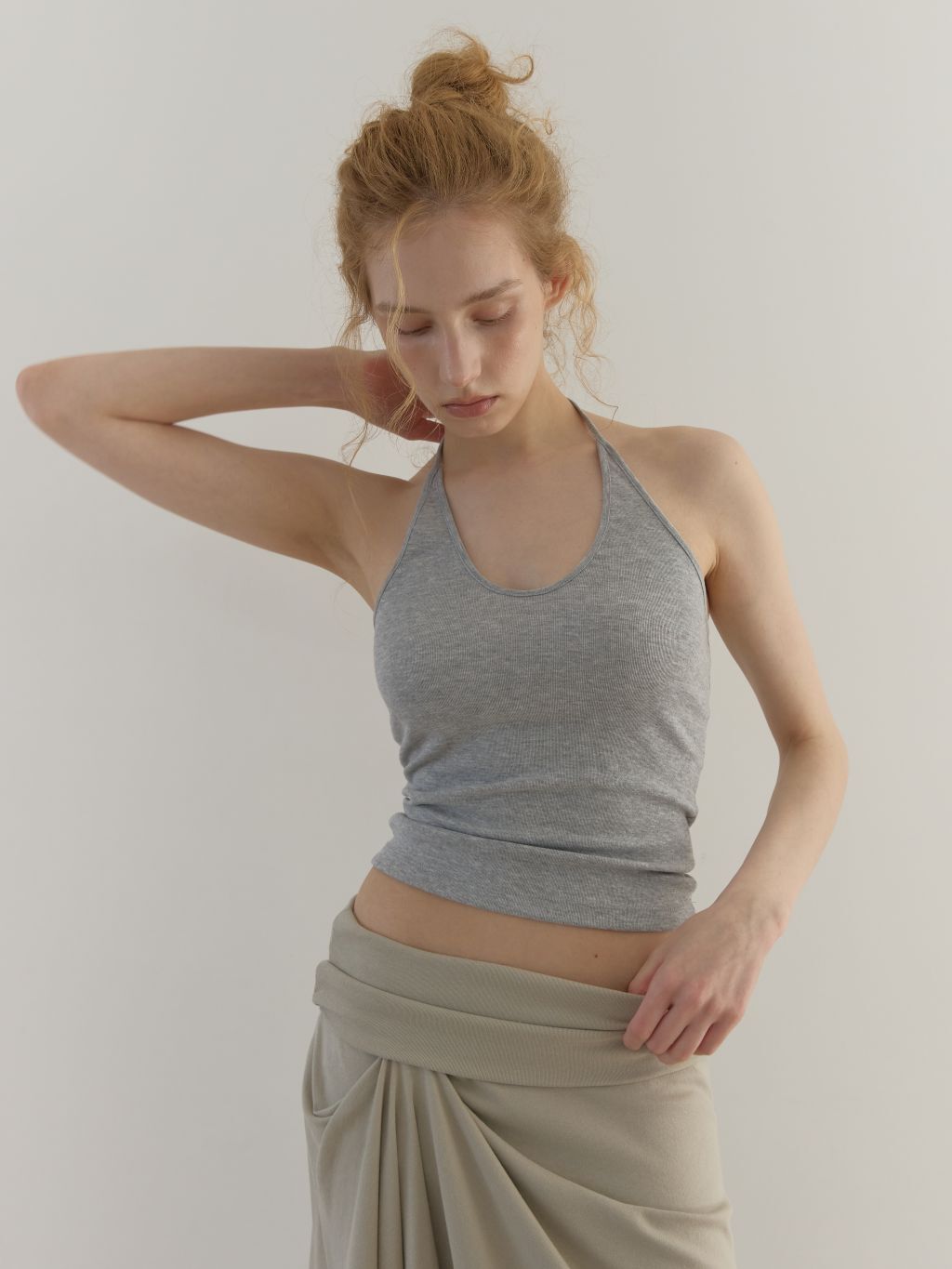 (A23)CURVE HALTER SLEEVELESS (MELANGE GREY)