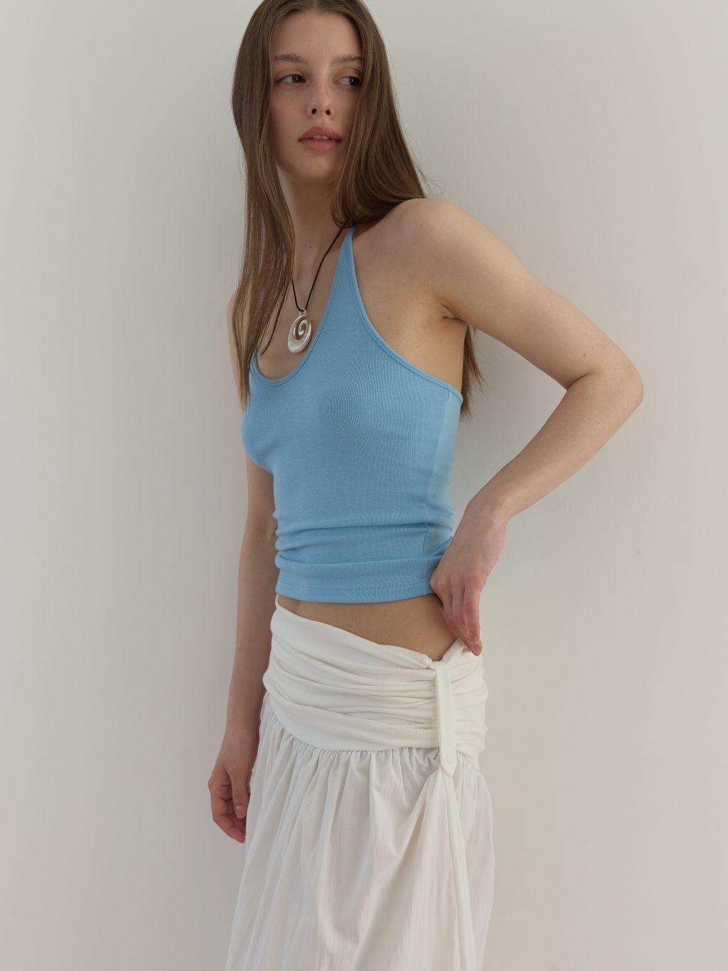(A26)CURVE HALTER SLEEVELESS (SKY BLUE)