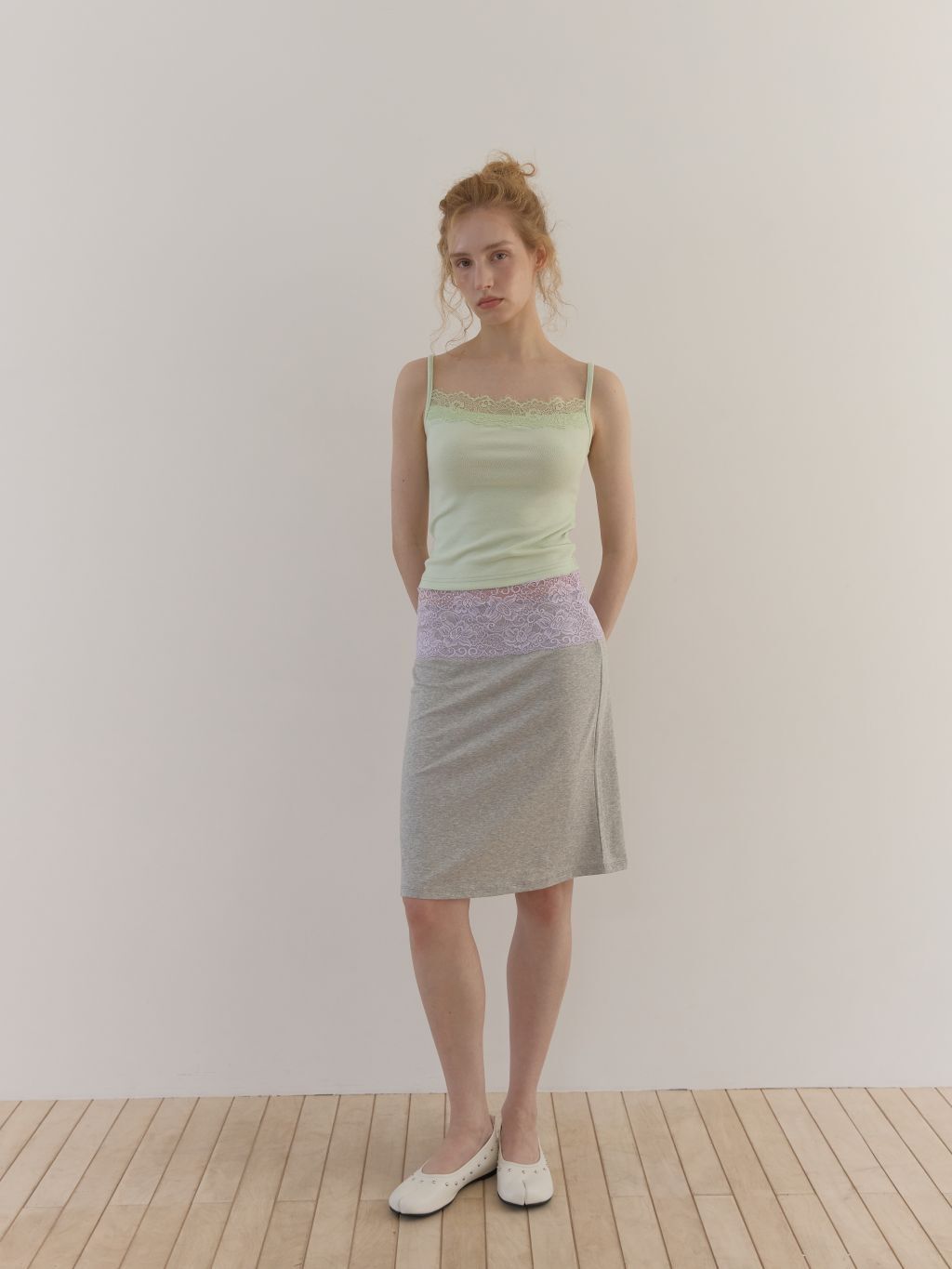 (A34)PALE LACE SLEEVELESS (MINT)