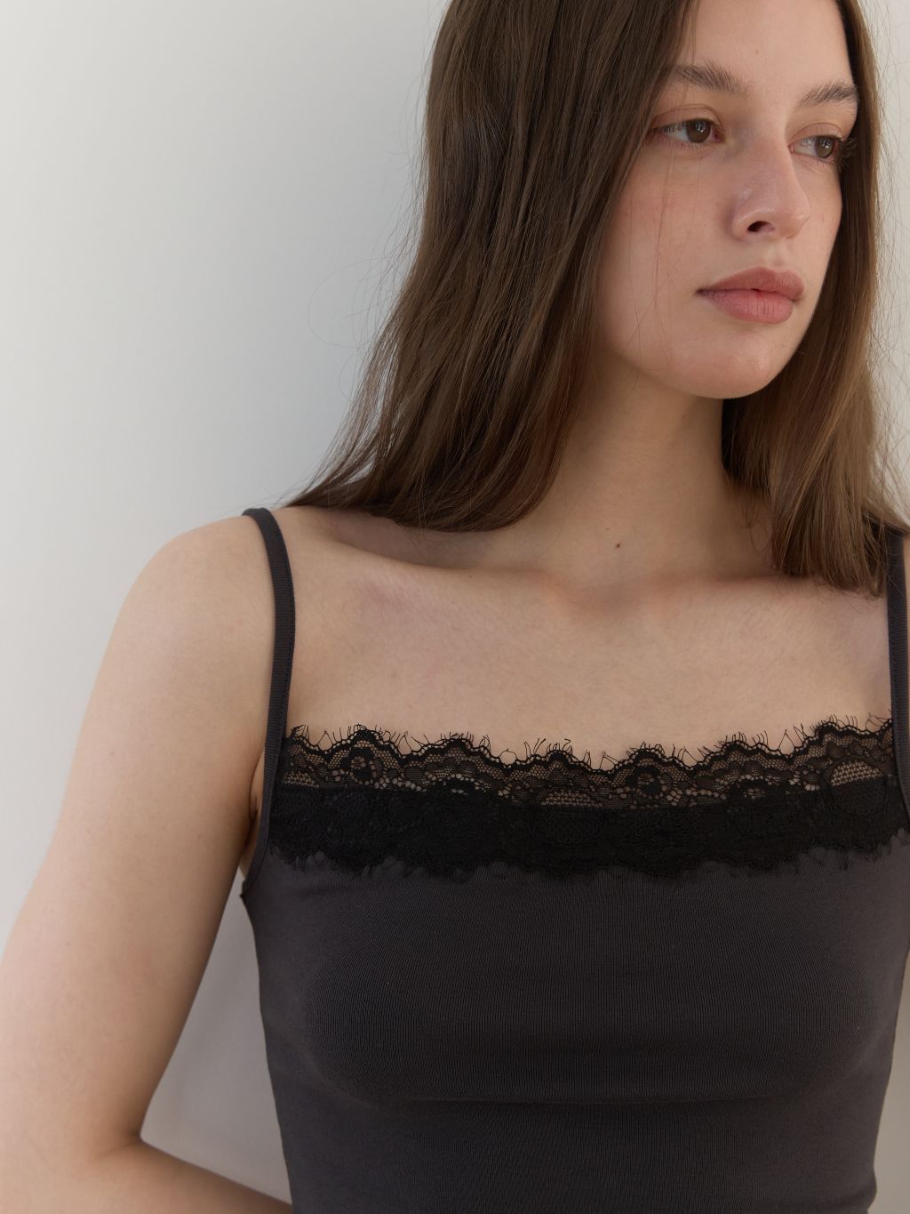 (A36)PALE LACE SLEEVELESS (CHACOAL)