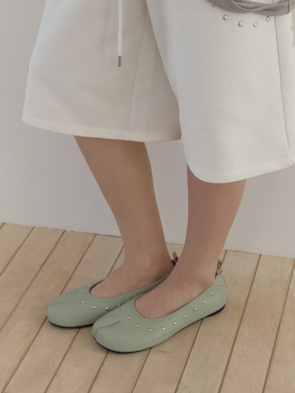 (A46)STUD TABI FLAT (MINT)
