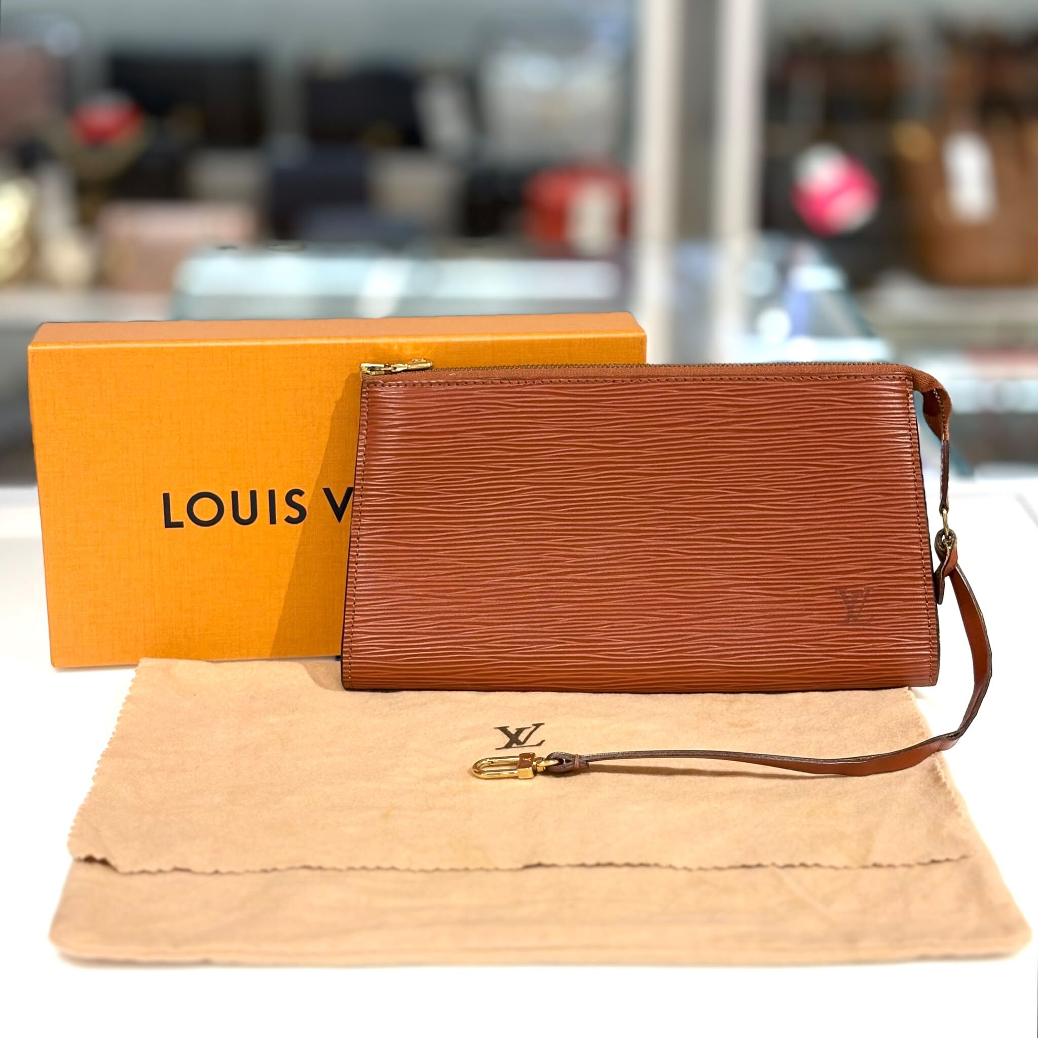 95%NEW二手LV EPI Pochette Accessories Clutch Bag 水波紋/樹紋皮 焦糖色牛皮 #香榭站正品