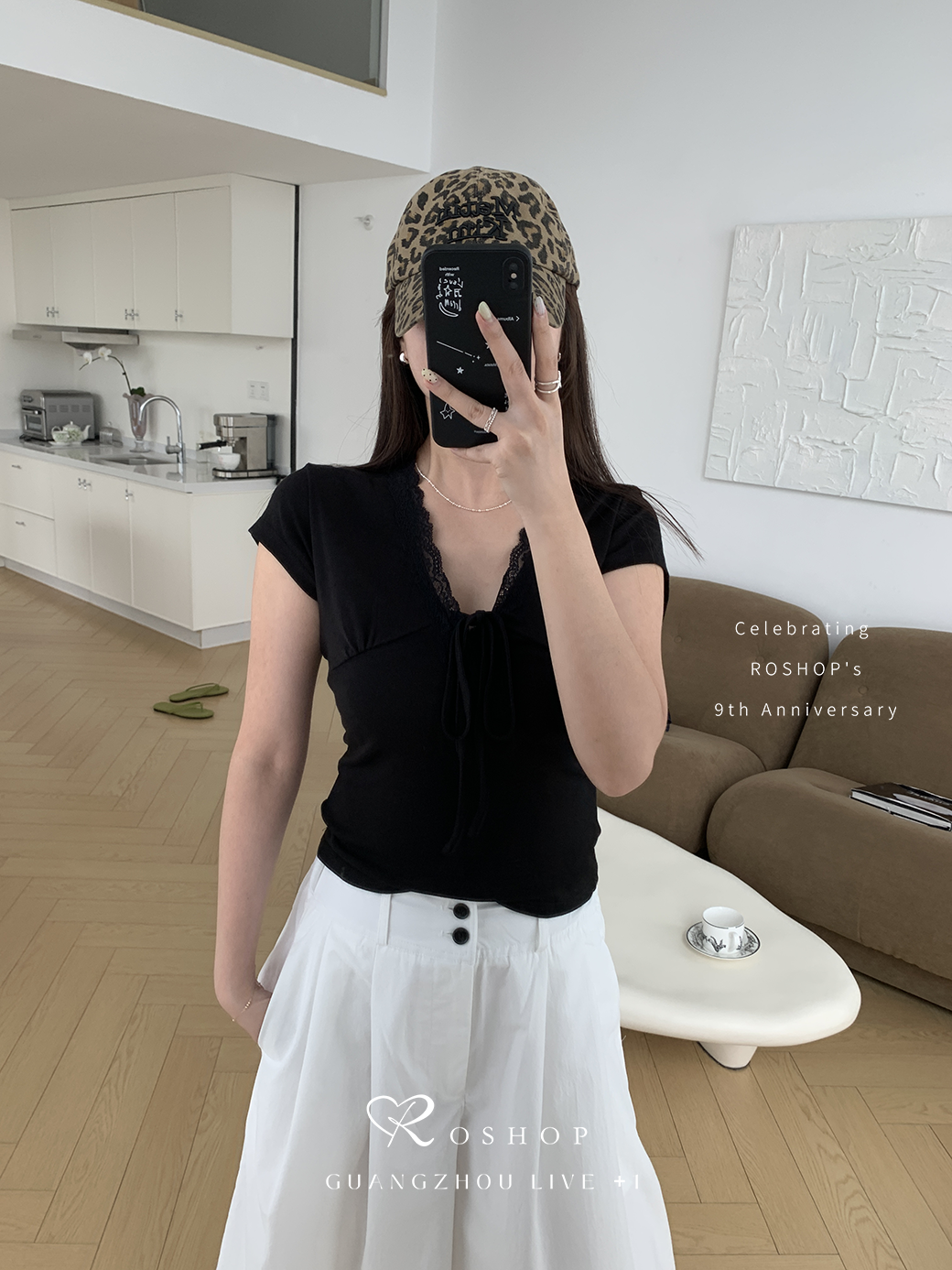 (B05)V領蕾絲TEE-2色