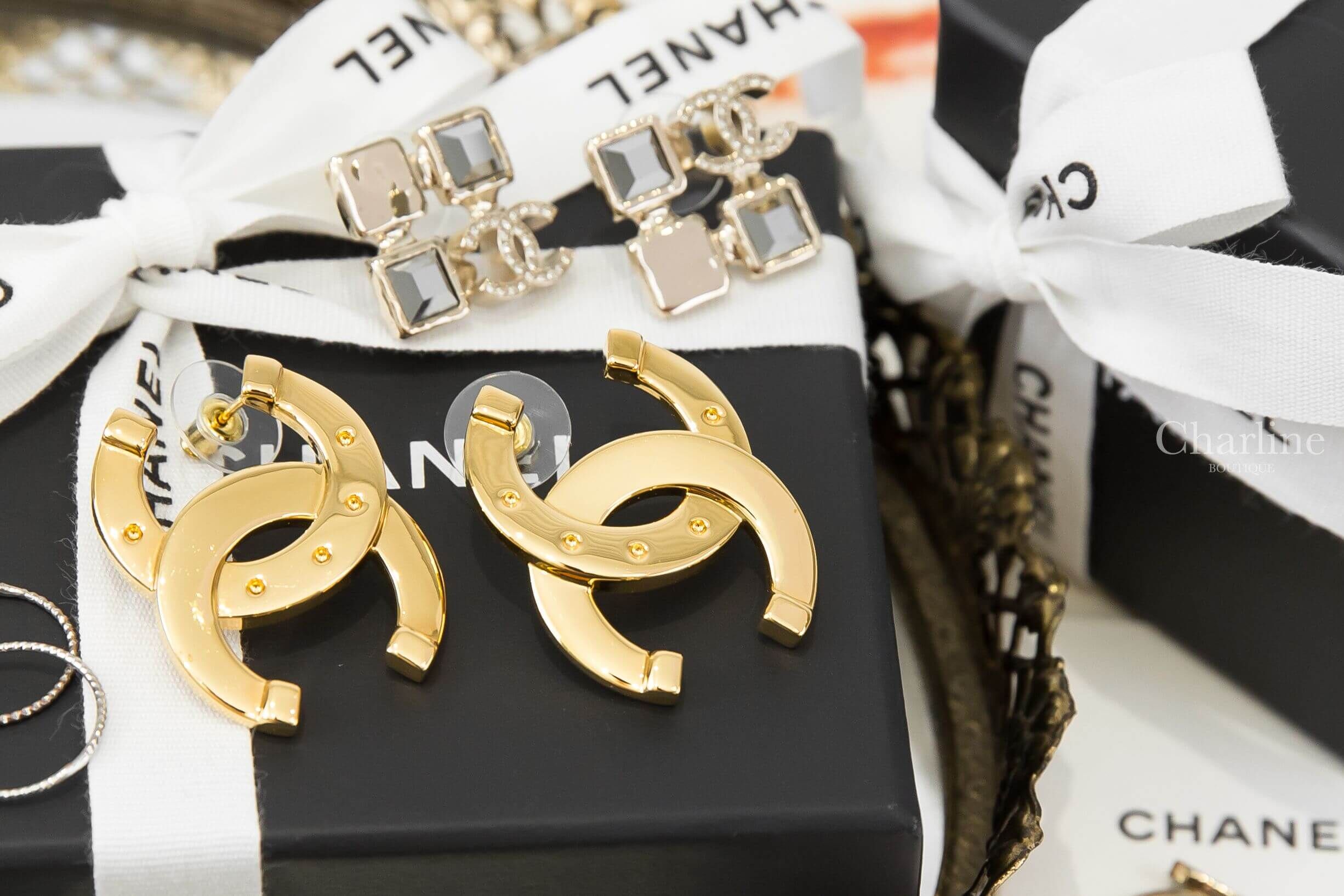 Chanel Earring 金色圓點CC斜墜式耳環-Charline Boutique 精品代購