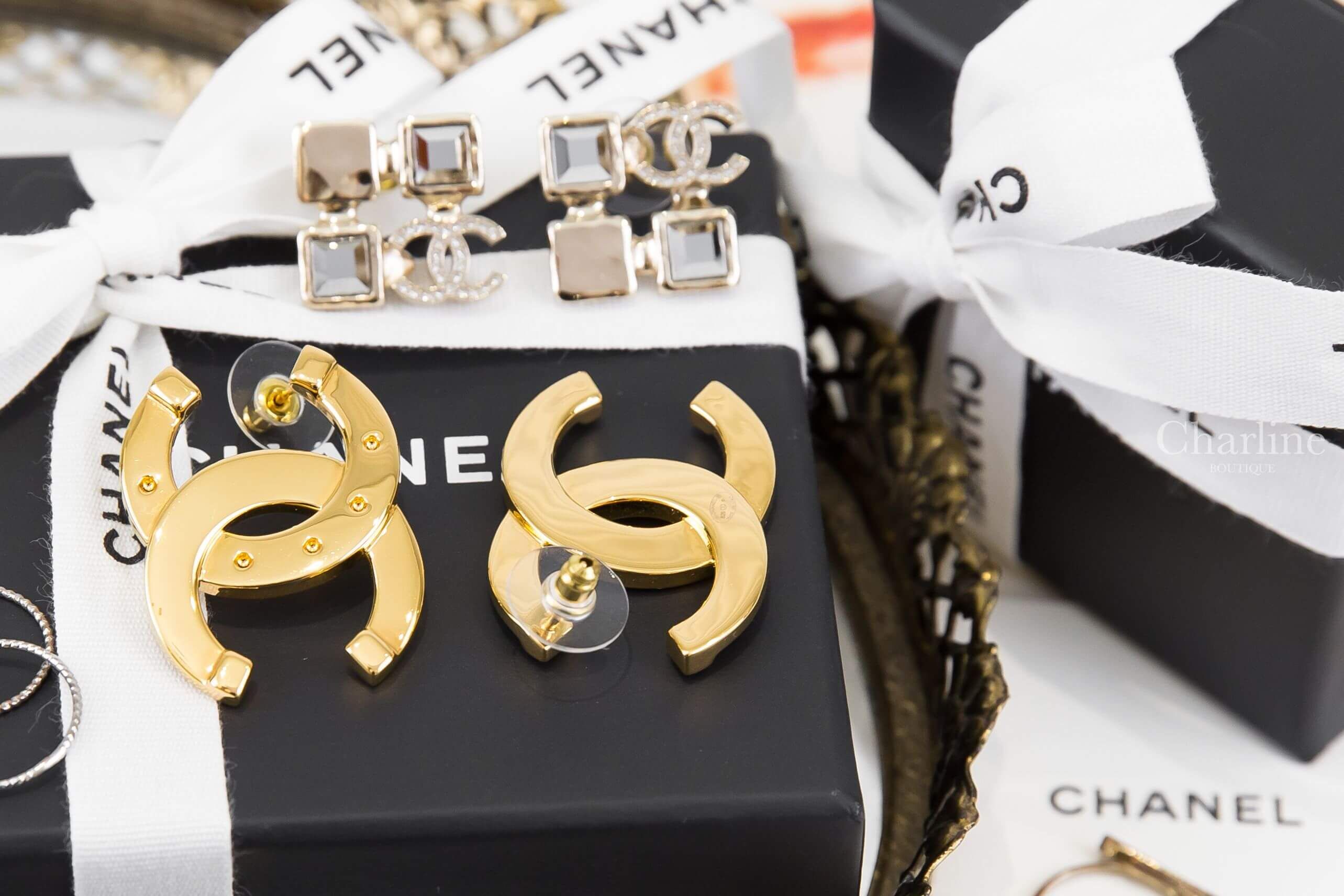 Chanel Earring 金色圓點CC斜墜式耳環-Charline Boutique 精品代購
