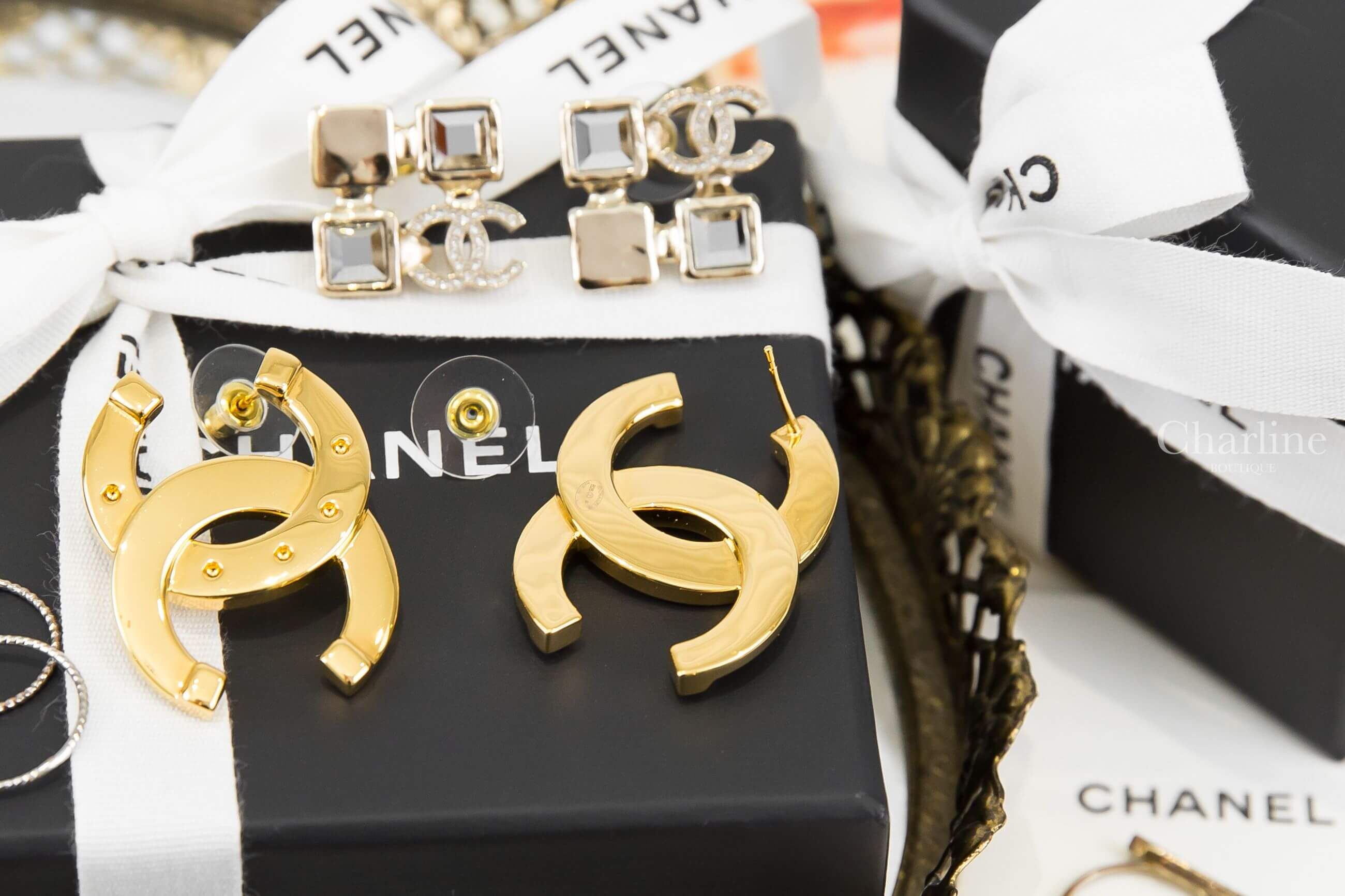 Chanel Earring 金色圓點CC斜墜式耳環-Charline Boutique 精品代購