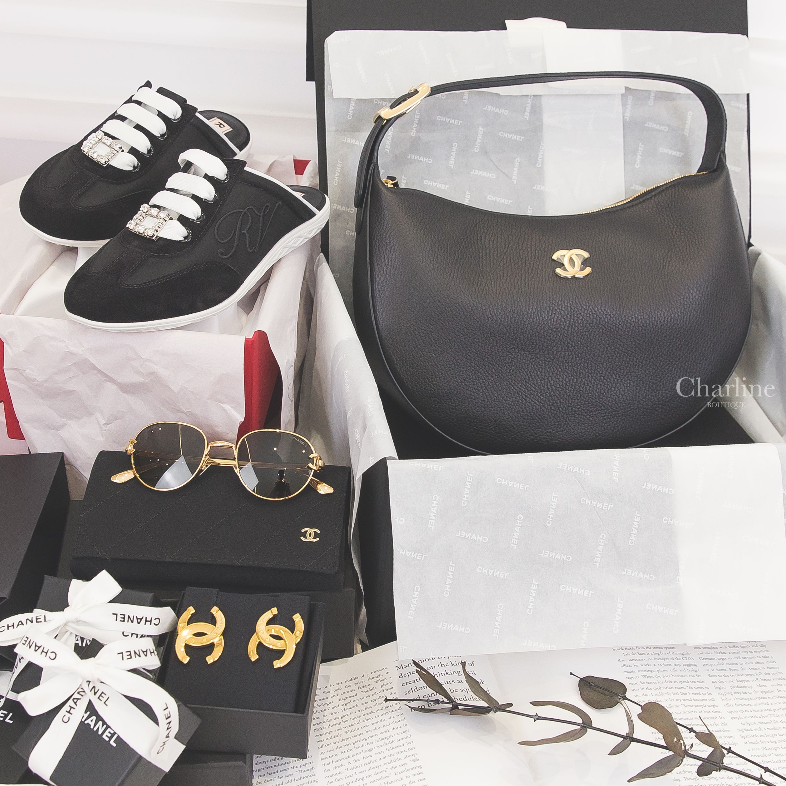 Chanel 金色圓點CC斜墜式耳環,Chanel 金色圓框側邊金CC金字太陽眼鏡,Chanel Hobo 黑色金CC荔枝牛皮手提肩背包,Roger Vivier 黑色尼龍麂皮側邊RV銀色水晶方釦穆勒鞋-Charline Boutique 精品代購