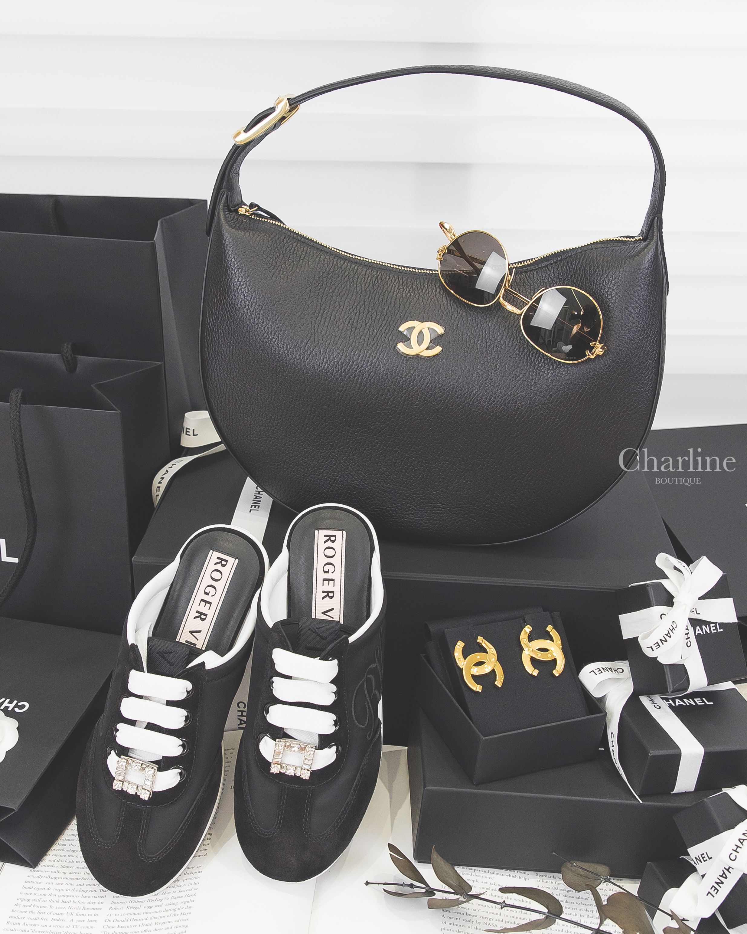 Chanel 金色圓點CC斜墜式耳環,Chanel 金色圓框側邊金CC金字太陽眼鏡,Chanel Hobo 黑色金CC荔枝牛皮手提肩背包,Roger Vivier 黑色尼龍麂皮側邊RV銀色水晶方釦穆勒鞋-Charline Boutique 精品代購
