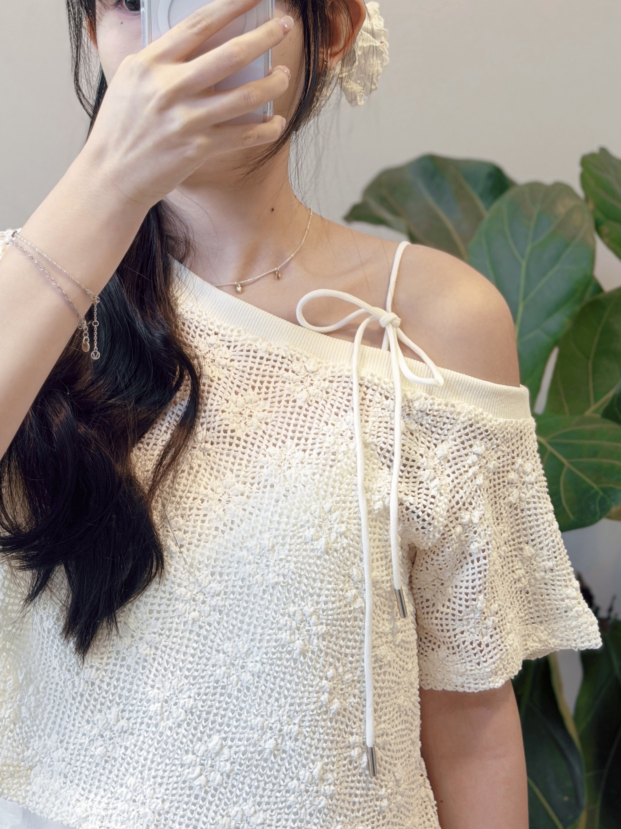 兩色 / 鏤空雕花斜肩短袖上衣 / Floral Crochet Off-Shoulder Knit Top