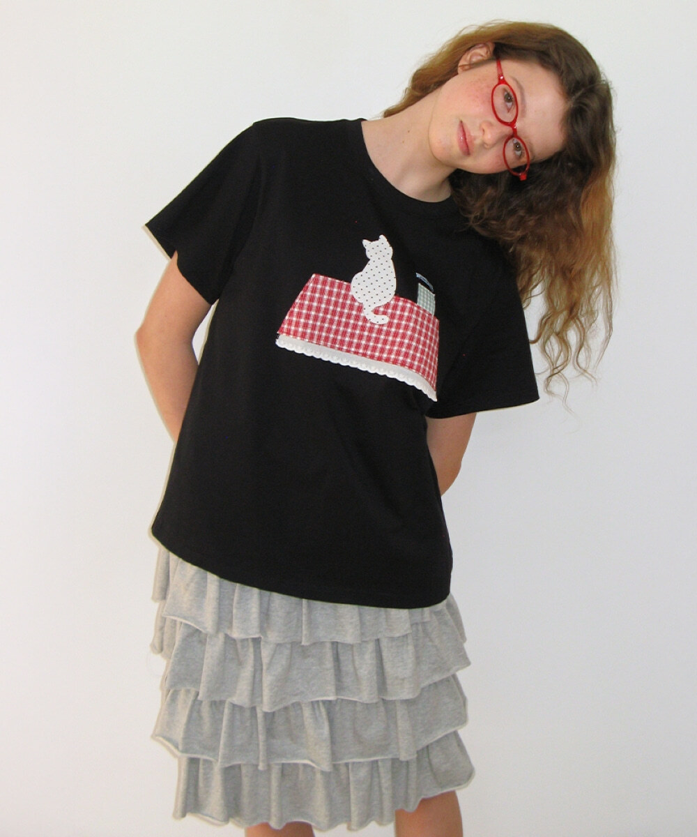 RONRON - ROOFTOP CAT APPLIQUE T SHIRT *BLACK* (RR26BST5602BK)
