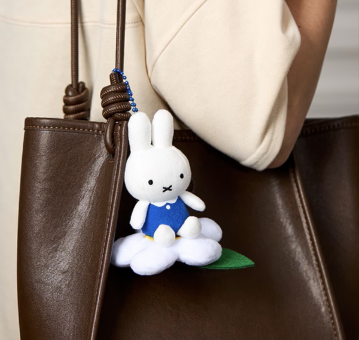 【最新發售】JP Miffy 花花坐版公仔吊飾 8874