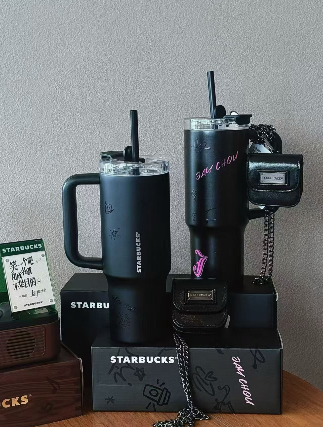 代購-〈周杰倫聯名🎶〉STARBUCKS 星巴克 咖啡序曲 JAY 塗鴉風格 不鏽鋼 吸管杯 （附多小包） 1010ML