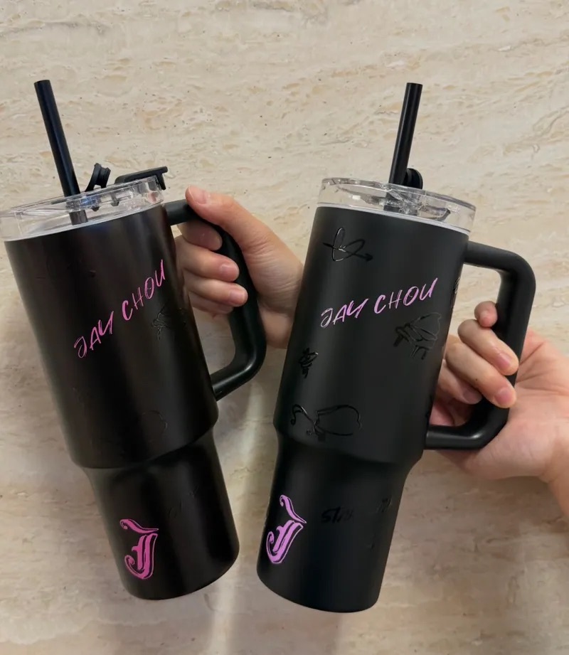 代購-〈周杰倫聯名🎶〉STARBUCKS 星巴克 咖啡序曲 JAY 塗鴉風格 不鏽鋼 吸管杯 （附多小包） 1010ML