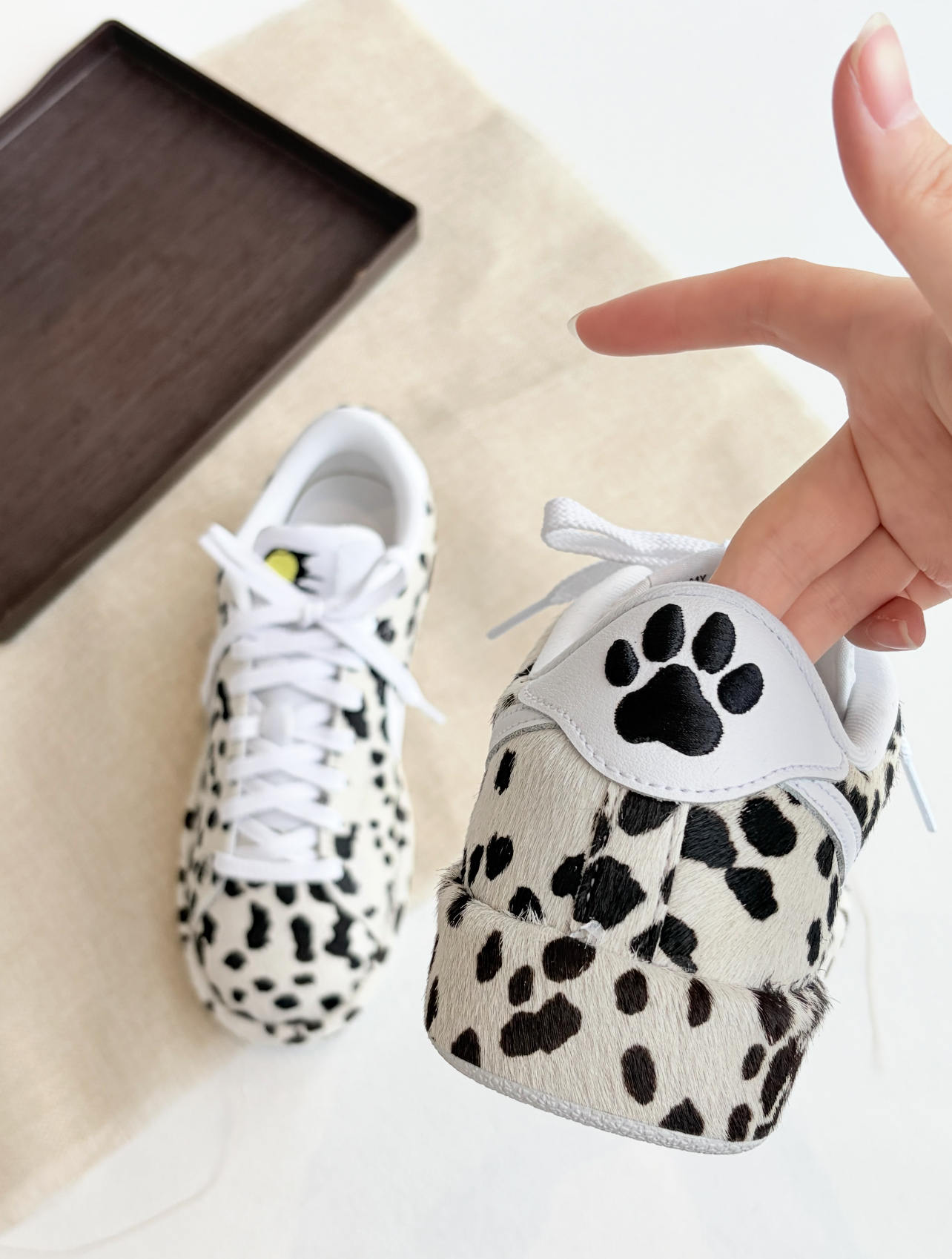 代購-Nike Tennis Classic 復古 奶牛紋馬毛 斑點小狗  板鞋 男款 米色 JA8560-100