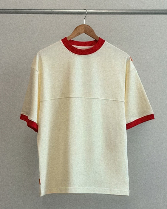 BASIC TEE WITH CONTRASTING RIBBED TRIMS - RED