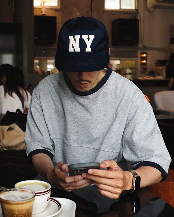 BASIC TEE WITH CONTRASTING RIBBED TRIMS - GREY
